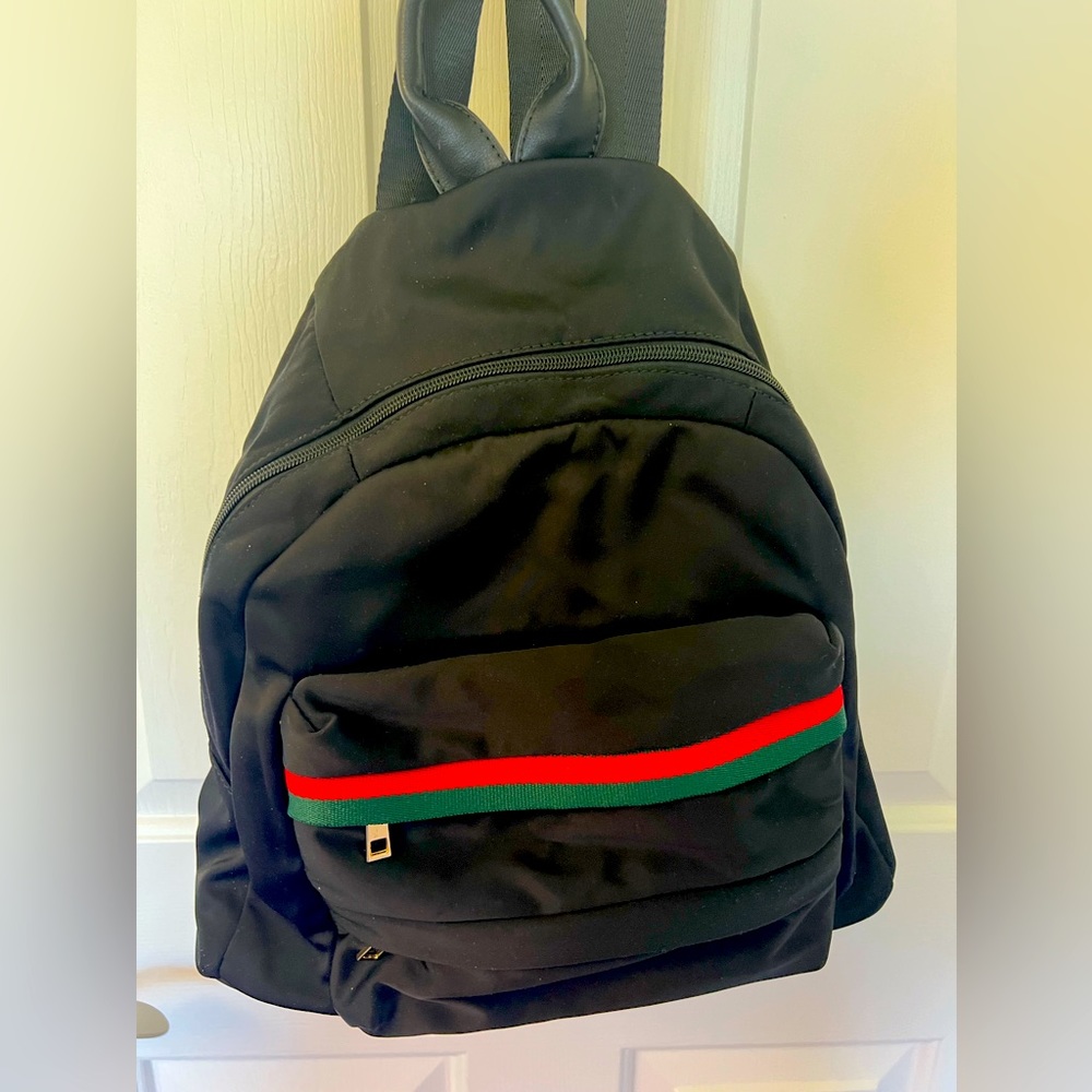 LIKE NEW !! Backpack stylish Sandra Roberts